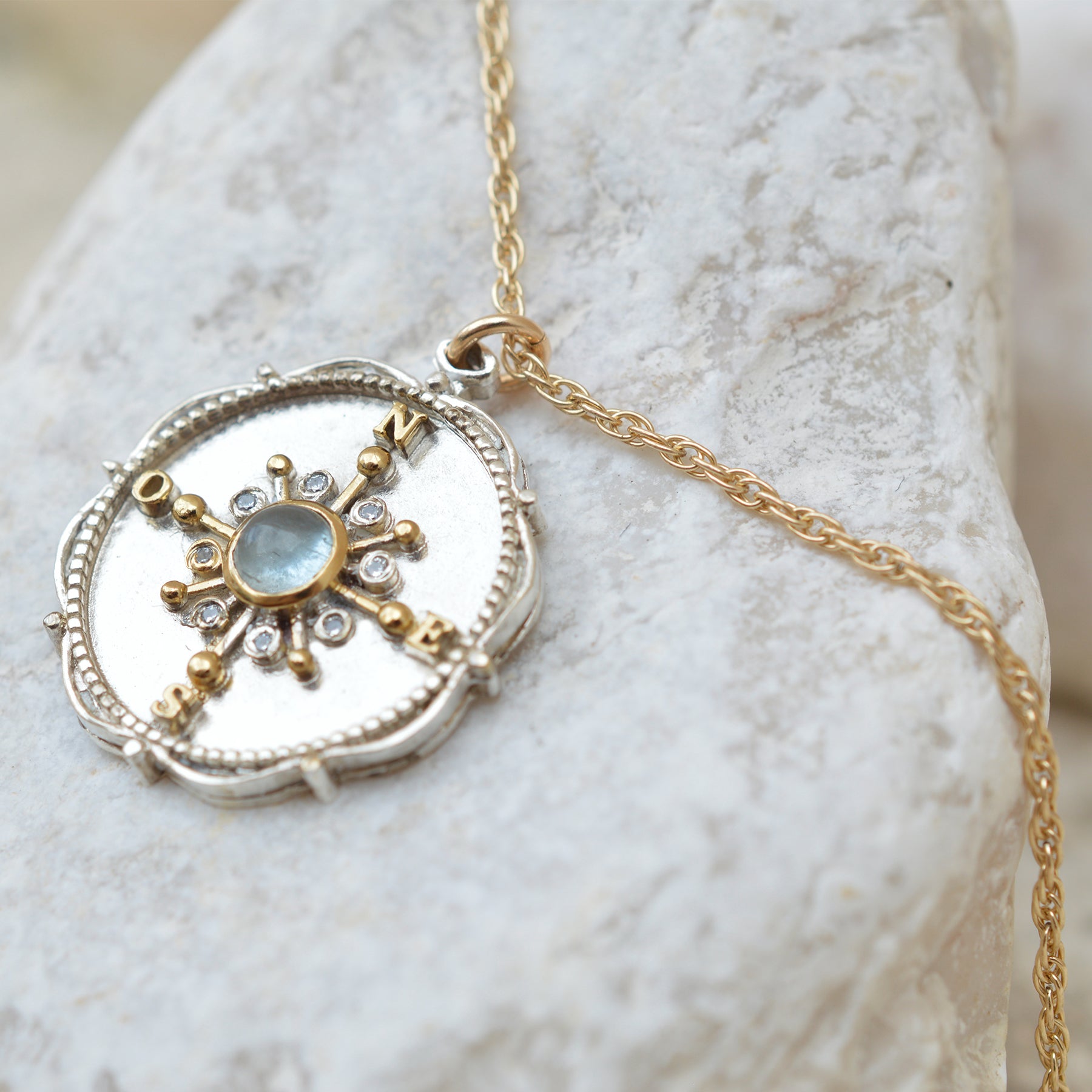 Collar Brújula Aguamarina Doble Tono