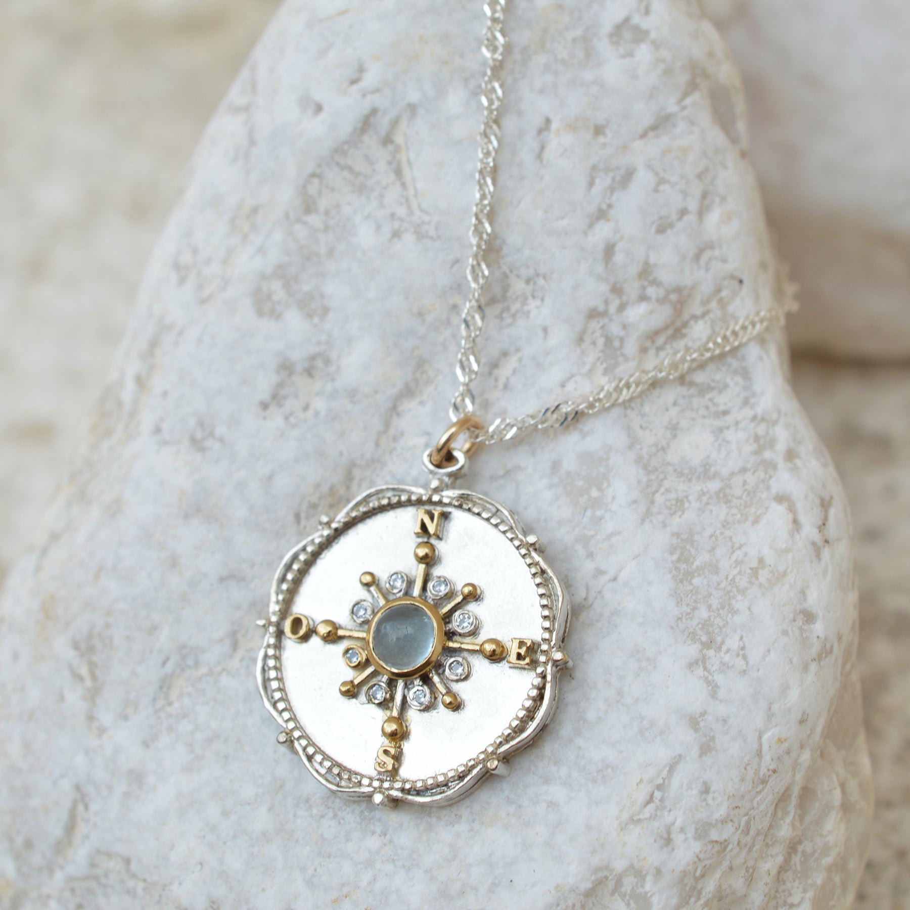 Collar Brújula Aguamarina Doble Tono