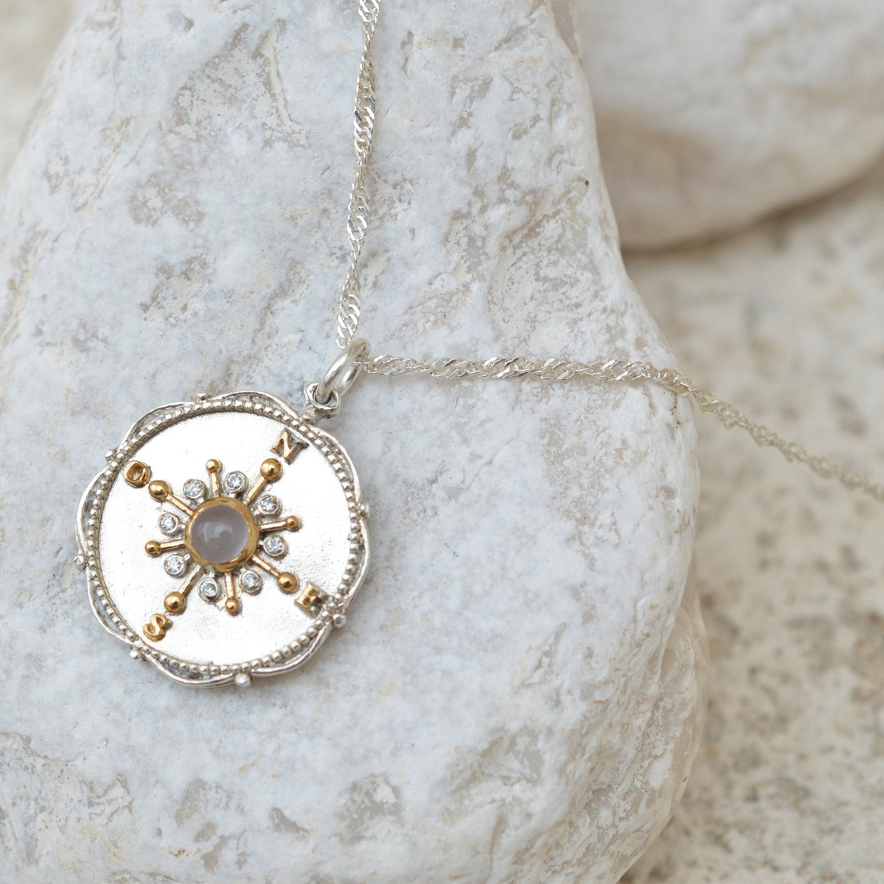 Collar Brújula Cuarzo rosa Doble Tono