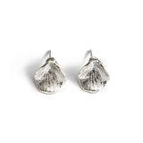 Aretes mini pétalos dorados